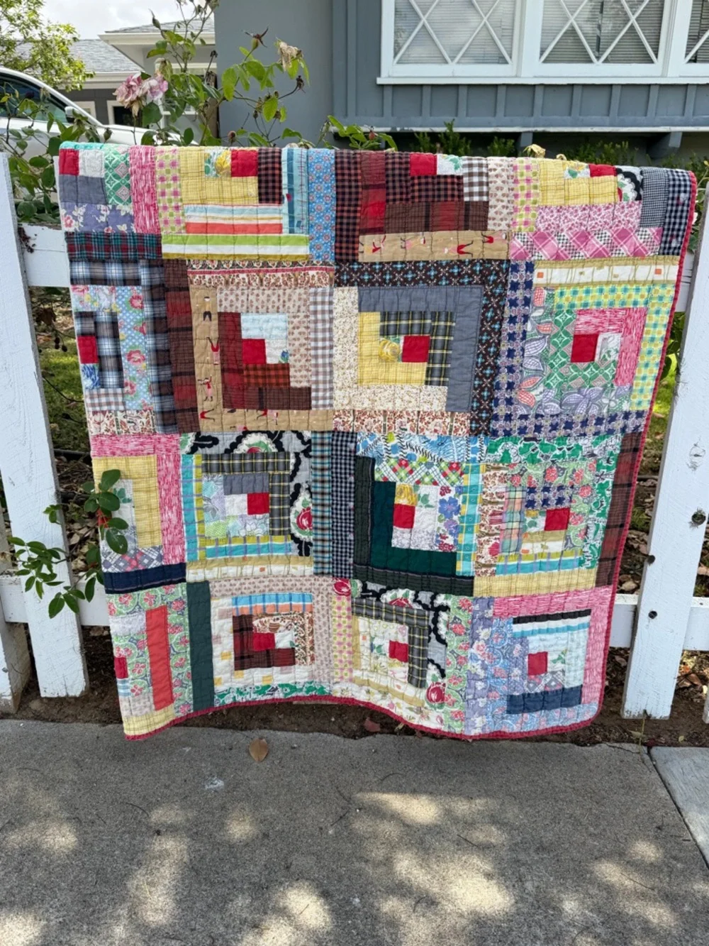 VTG Log Cabin Patchwork Quilt Fields & Furrows Scappy Gauzy 70x80 Flaws Cutter